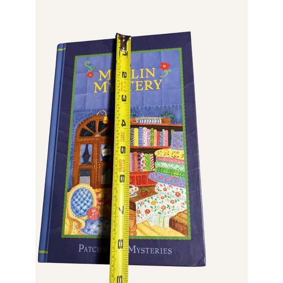 Patchwork Mysteries: Muslin Mystery  Book by Vera Dodge - Picture 14 of 14